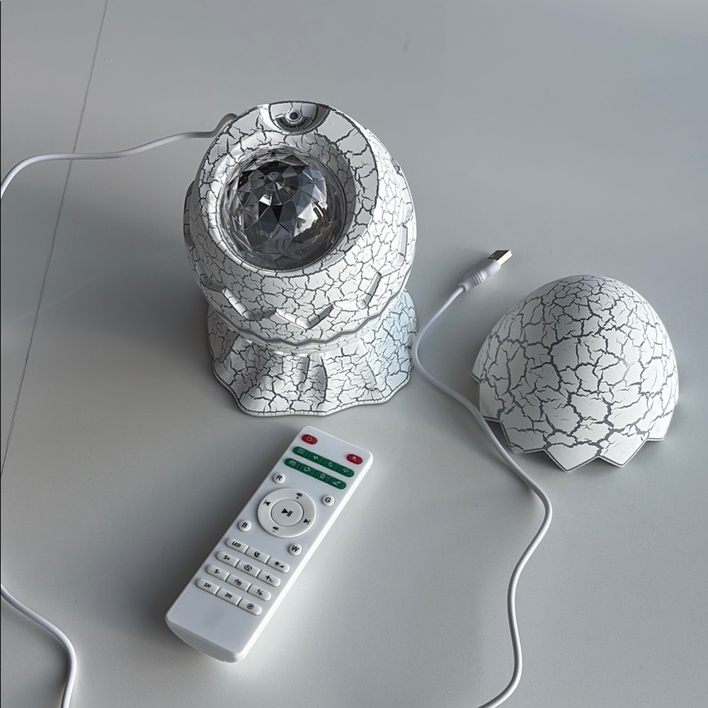 White Crackle Pattern LED Projector with Remote